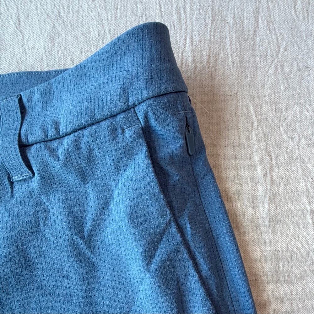 lululemon athletica Men's Slate Blue Flat-Front Shorts size 33 waist - Picture 3 of 7
